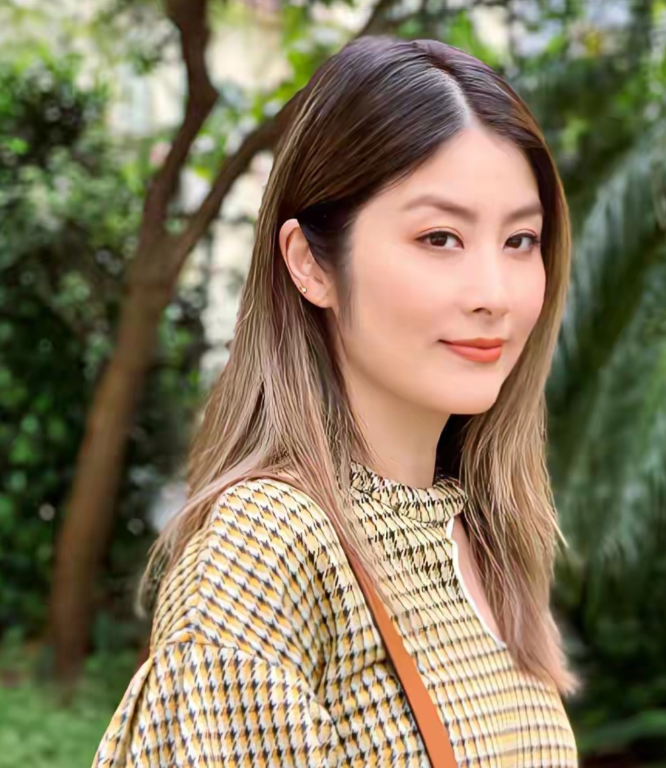 主持人问陈慧琳:“你这么漂亮，又拍了这么多电影，合作的男演员又这么帅，为什么你却