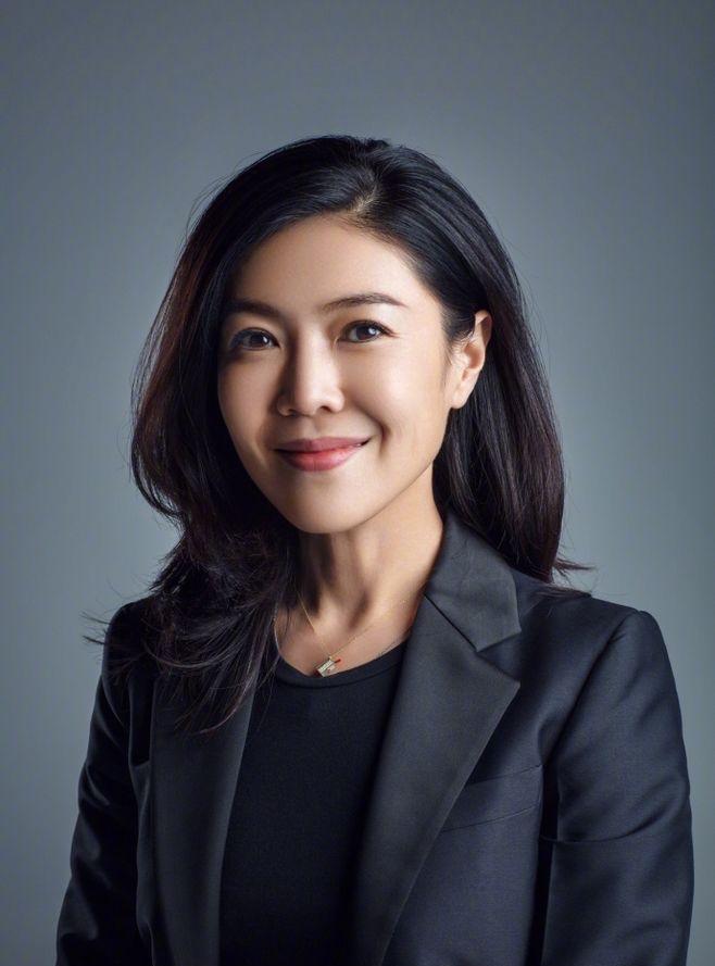 苏芒为法国婆家十5口人做中餐，苏芒那可是时尚界的女强人，在国内的口号是职场才是战