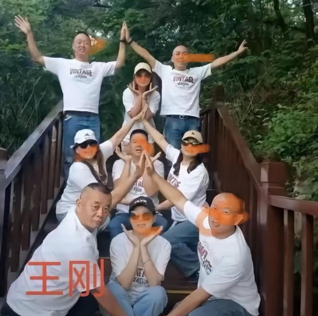 西藏文旅注意了据说重庆王先生这一伙人要去西藏了，网友喊话，沿途的酒店，民宿，现