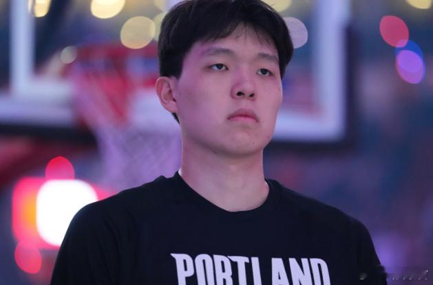 1月17日讯撕裂之城混音半场75-52领先俄城蓝。半场比赛，杨瀚森篮下存在感十