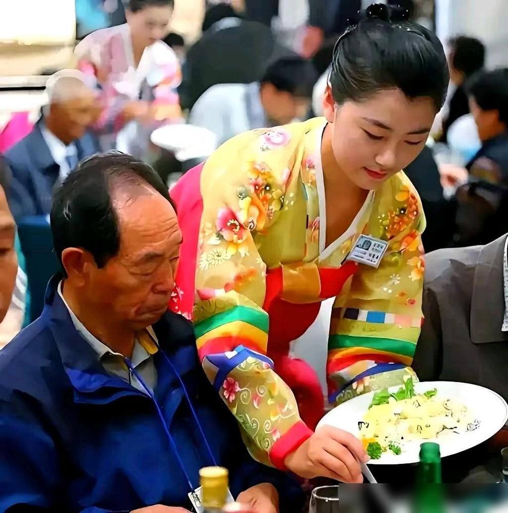 本以为朝鲜国宴是满汉全席？结果一盘冷面、一条红烧鱼就上桌了！之前我刷到过朝鲜