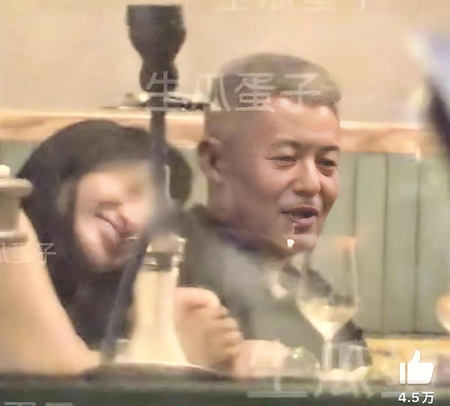 那英老公省流版：没有出轨，那个女子只是朋友，腿受伤所以散场时扶了一下。不管你