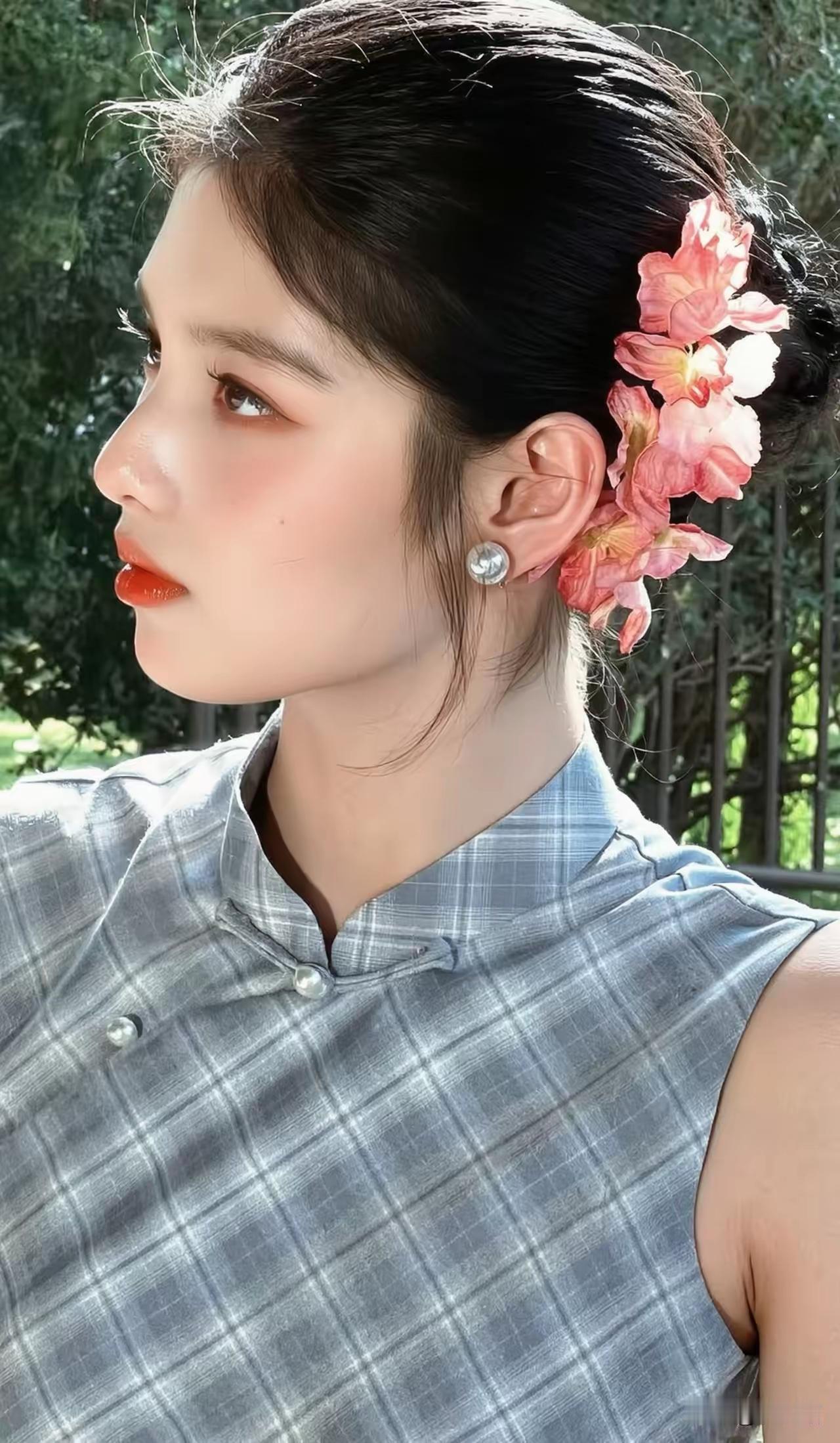 这个女孩如果甩掉婴儿肥，会越来越好看。[比心]