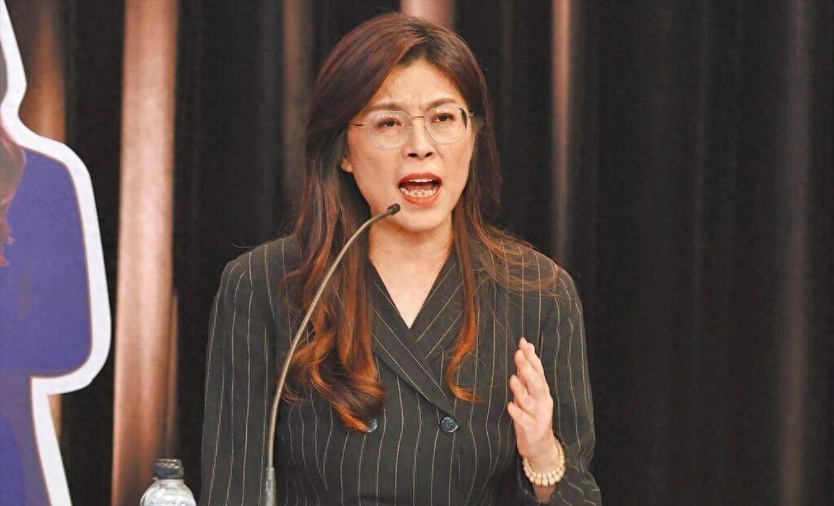 郑丽文在被自己党内亲美派算计得灰头土脸，关键时刻，却接到了大陆的最高规格请帖。这