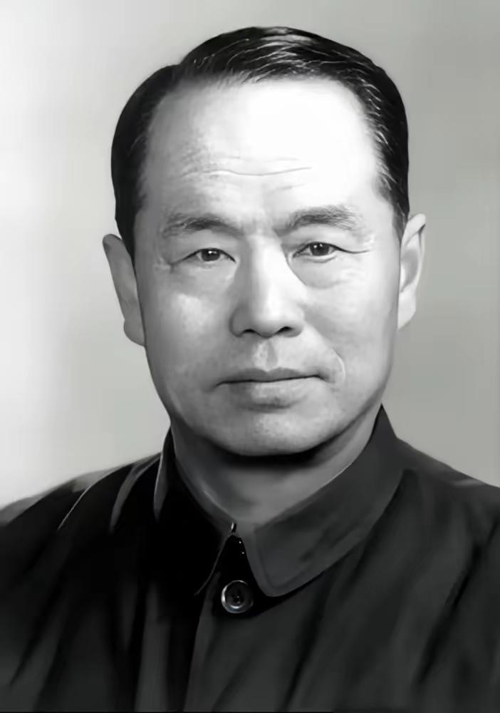 演了一辈子坏蛋，就一句词，火了70年，连主角都没他红。​1952年那部南征