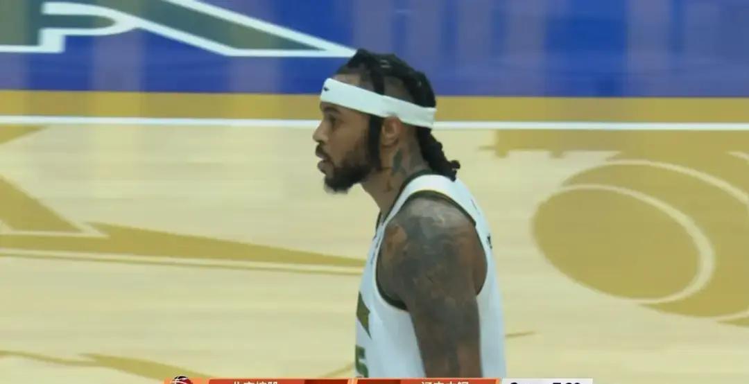 辽宁队输北控，莫兰德打了23分钟，一次篮都没投。不是没机会，是他连要球的欲