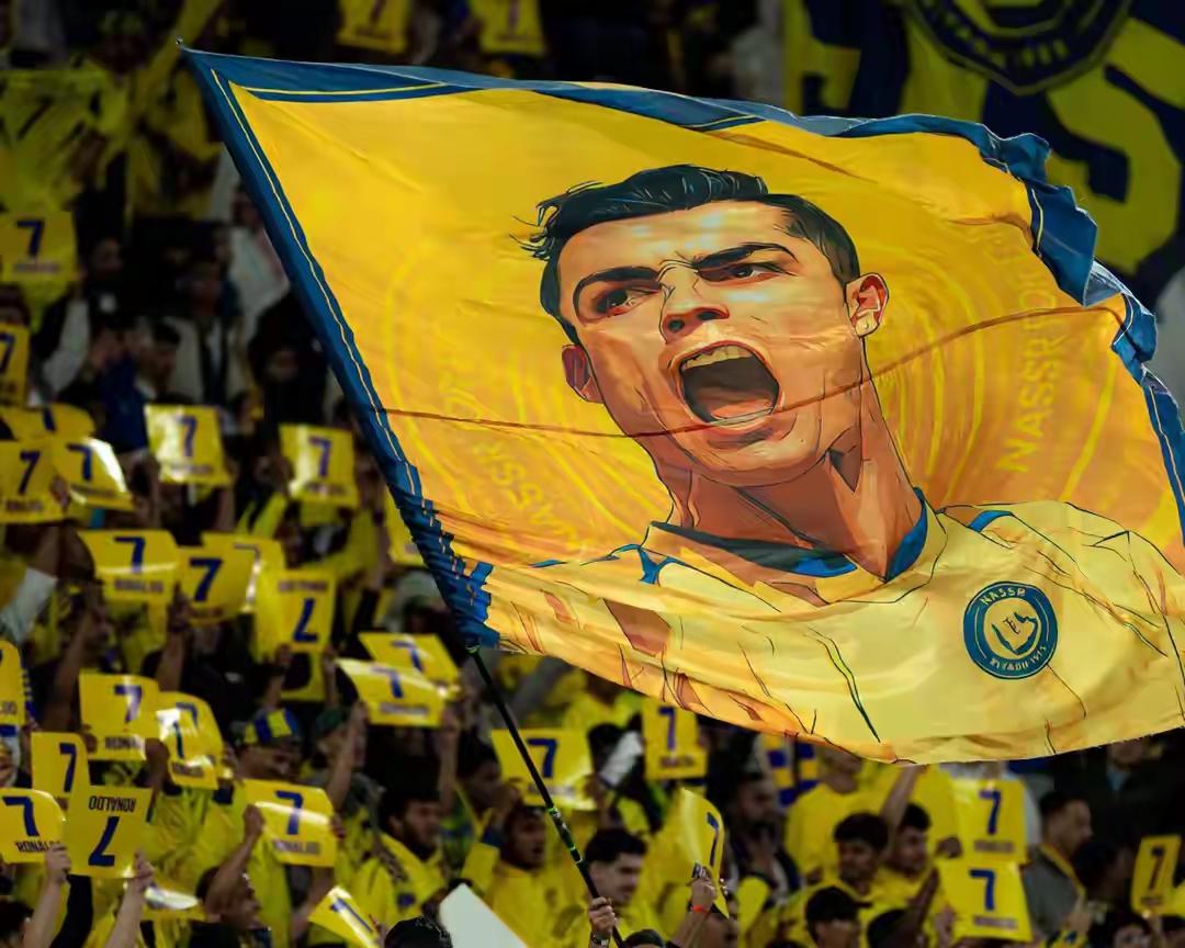 C罗不是一个人在战斗，他的背后有球迷，主教练，队友的支持……！C罗罢赛两场，