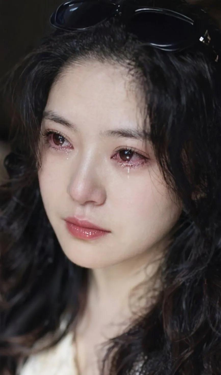 你能忍心让漂亮的小姐姐流眼吗？