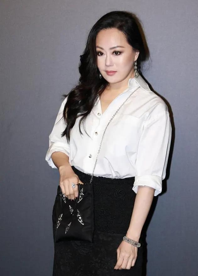 章小蕙的松弛感穿搭太绝了！✨谁懂啊！章小蕙这组穿搭真的把“高级松弛感”拿捏