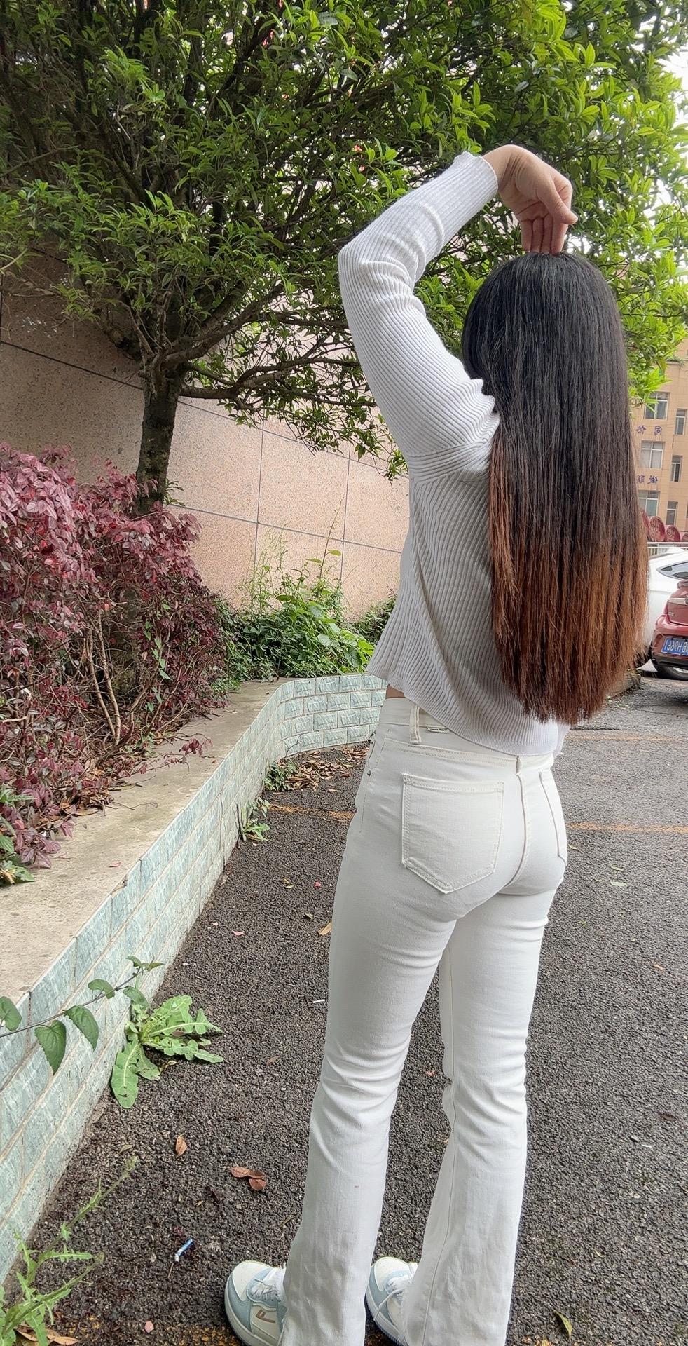 牛仔裤怎样搭配最好看?