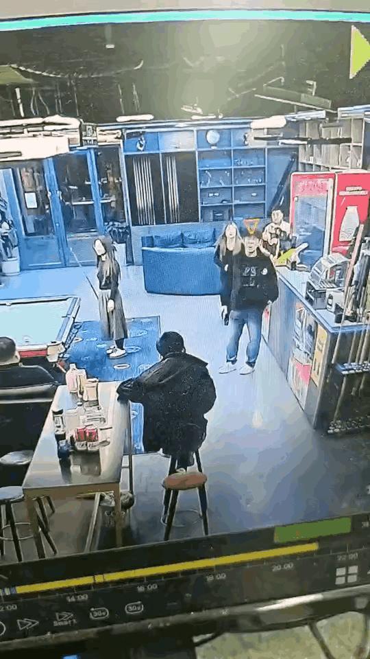 哦豁，会不会这一下，她们就分手了。