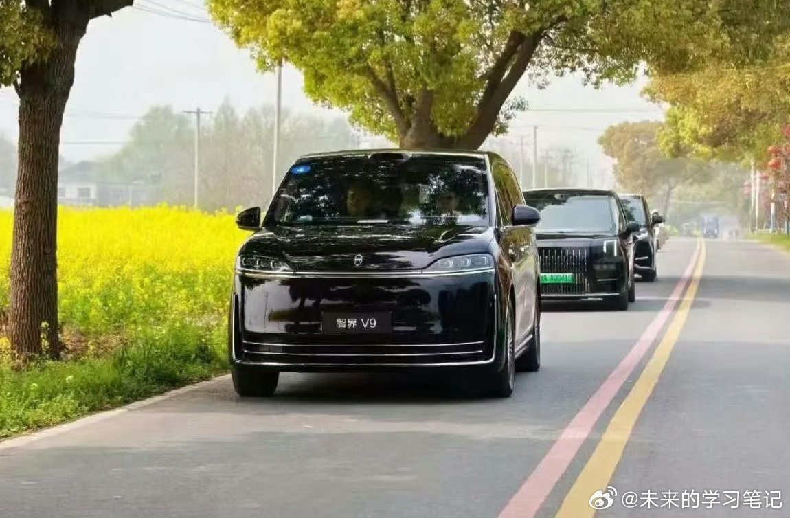 不喜欢白色，买其他颜色就是了，对比最早M9的那个白色，如果搞个悬浮顶，也许是个不