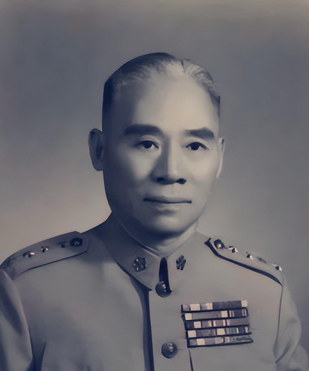 1950年，顾祝同跑到台湾后，他的死对头陈诚就上报蒋介石，说：“总统，顾总长德高
