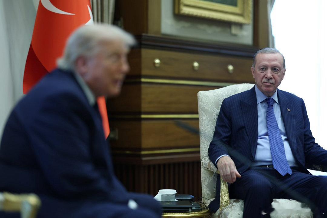 Trump和Erdogan在北约峰会前进行单独会谈，两人分别确认：关于土耳其买F