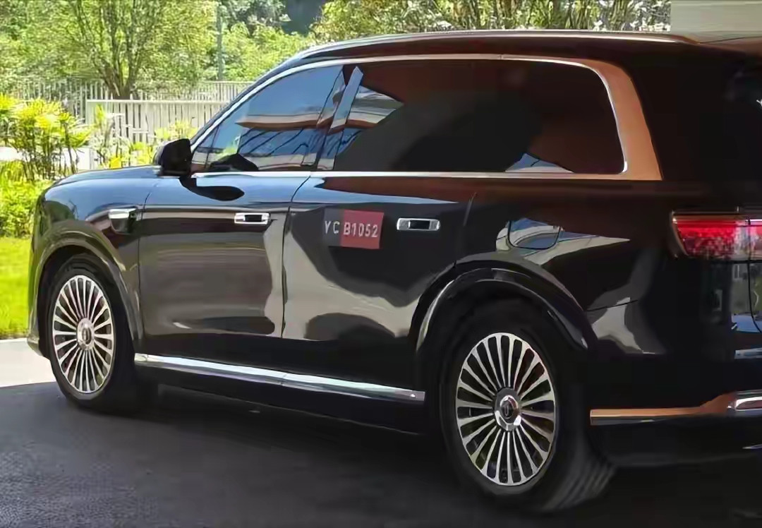 问界m9作为科技车皇，在这个领域中真的创造了历史，而新款的问界m9现在真车上路，