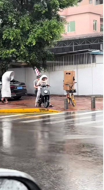 一时间不知道该笑谁