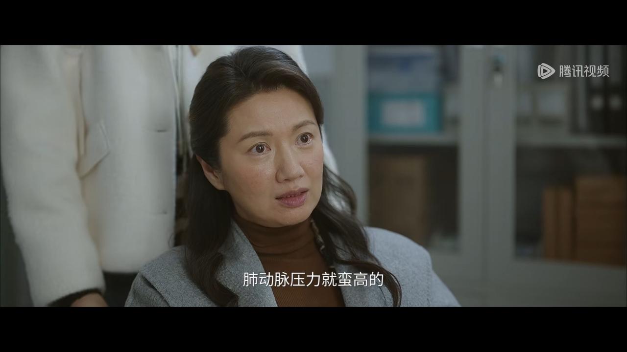 甚至刚刚小杜都着急是喊林逸呢，还是想一想怎么说好话，尤晓莉的室缺内科和外科是有办