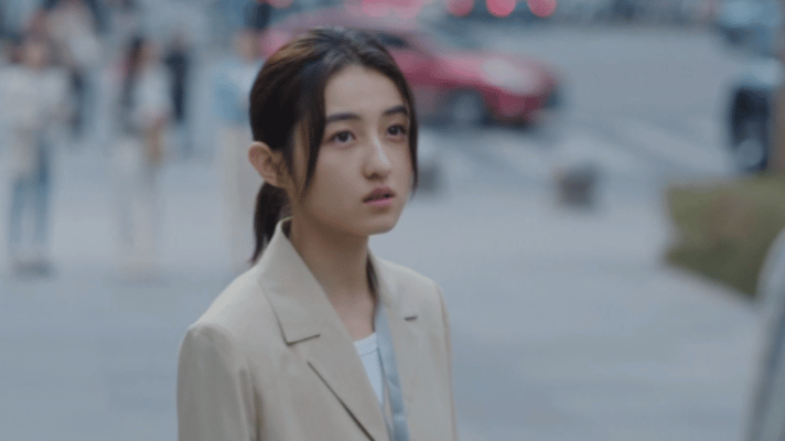 张子枫新剧葬礼后迎来新生张子枫在新剧里送别奶奶的场景太催泪了！她哭得那么无助，