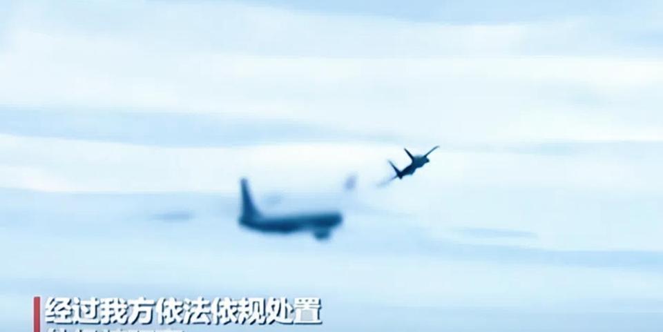 在看过东大飞行员“逼退”侵入领空外机的视频资料后，我有个疑问：为什么外机不敢进入
