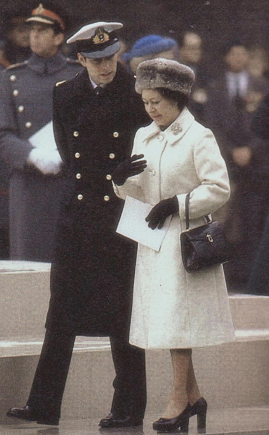 高大帅气的安德鲁王子和姨妈玛格丽特公主。玛格丽特公主是伊丽莎白二世女王唯一的亲