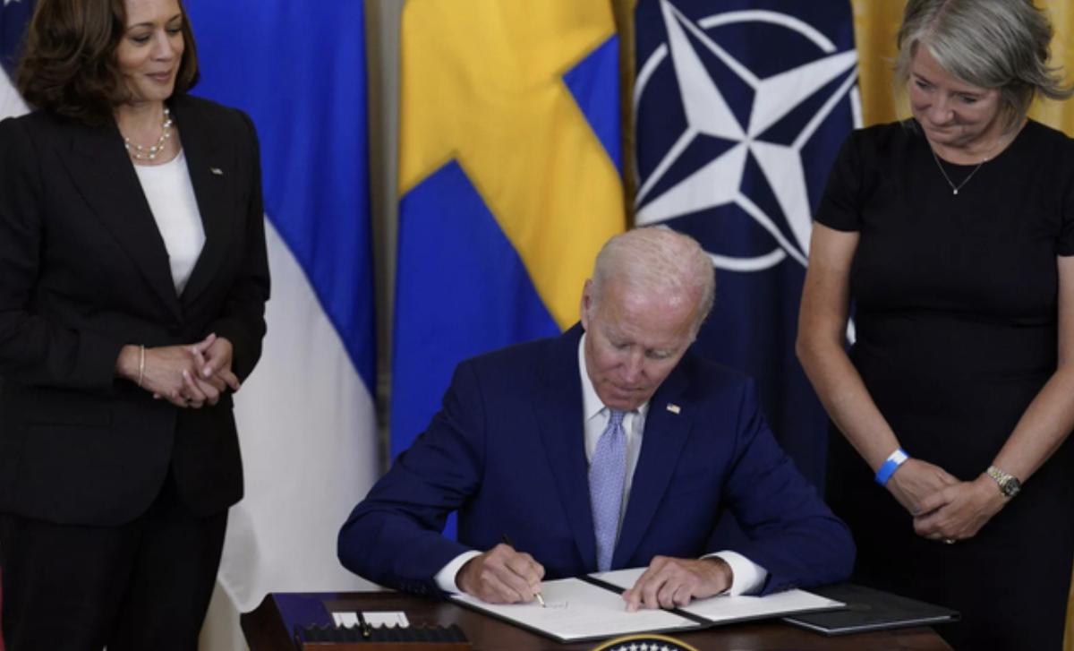 川普宣布重大决定。在拜登任期内，用“AUTOPEN“”（自动签字笔）签署的所