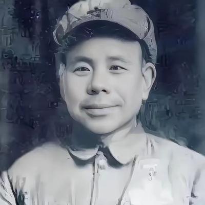 1951年，汉奸头子张百奎被执行枪决，行刑人员见民愤很大，故意打偏，围观群众见状