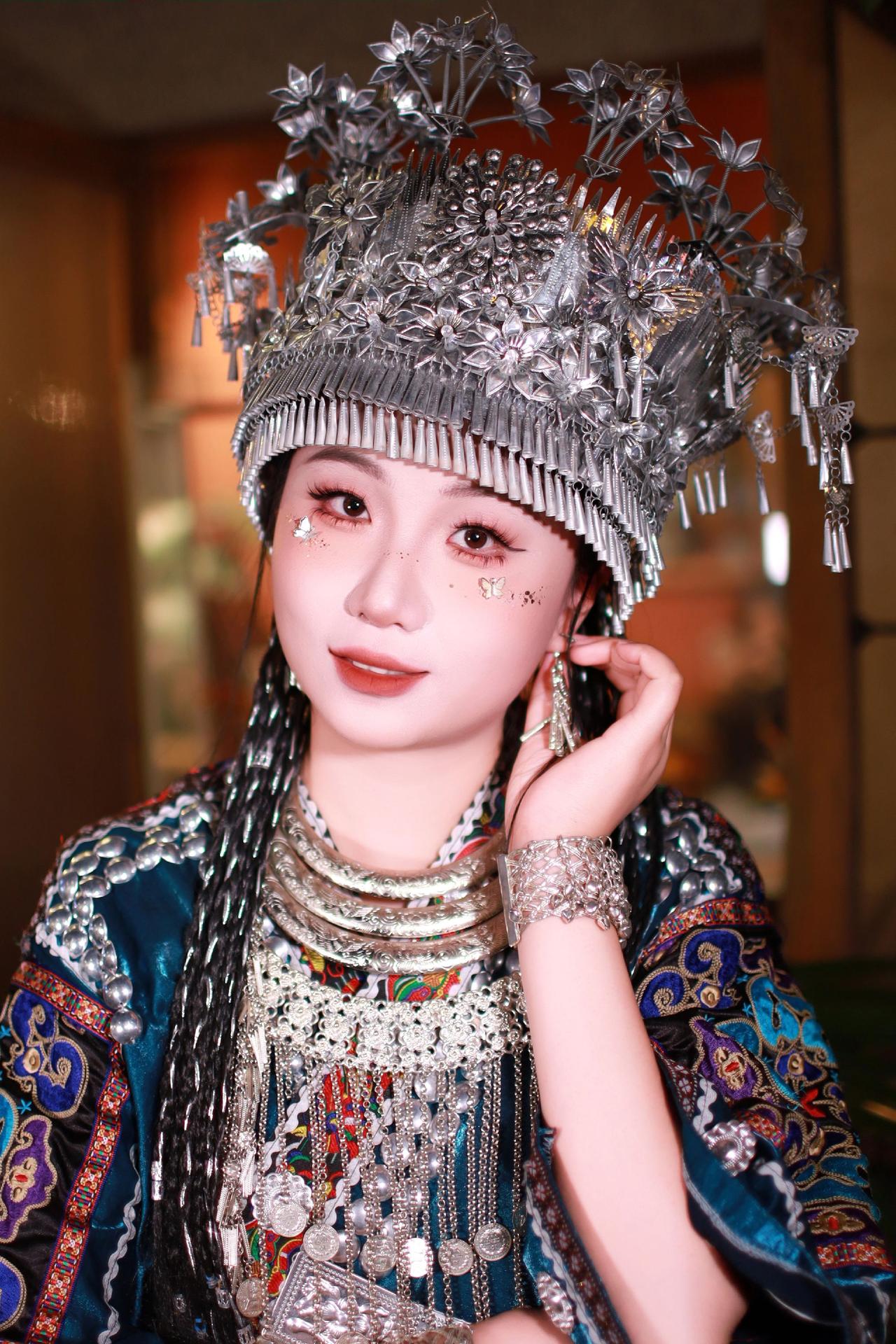 偶遇古镇，随拍几张古装国风民族服装少数民族服饰摄影爱好者