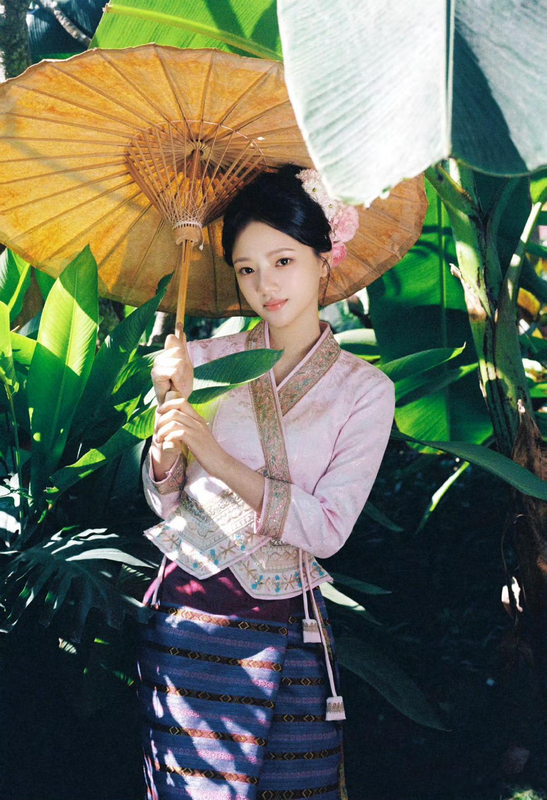 谁还没看任敏的傣妹造型！任敏不愧是北舞出身任敏北舞严选跳舞的时候体态也太好了，