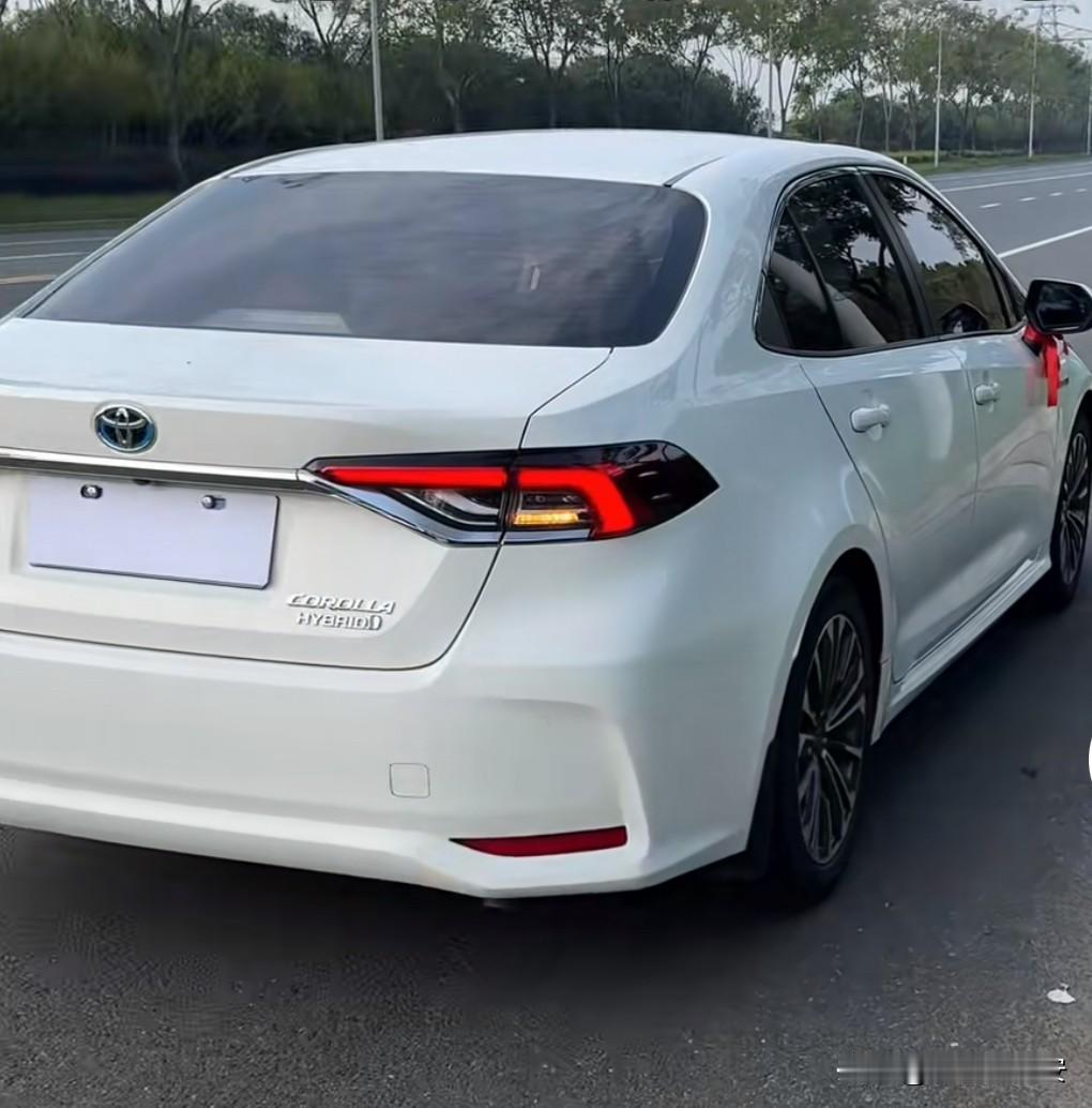 当下这个时代，普通人最不划算的消费就是买车，这台10年前15万落地的小轿