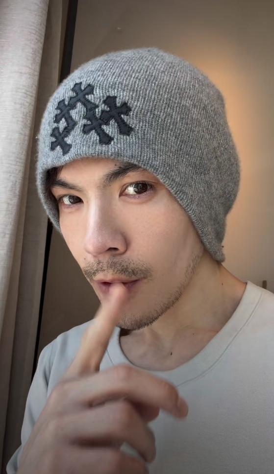 发现没其实向佐本人挺帅的……从他这次探班郭碧婷的造型来看就知道之前觉得他不