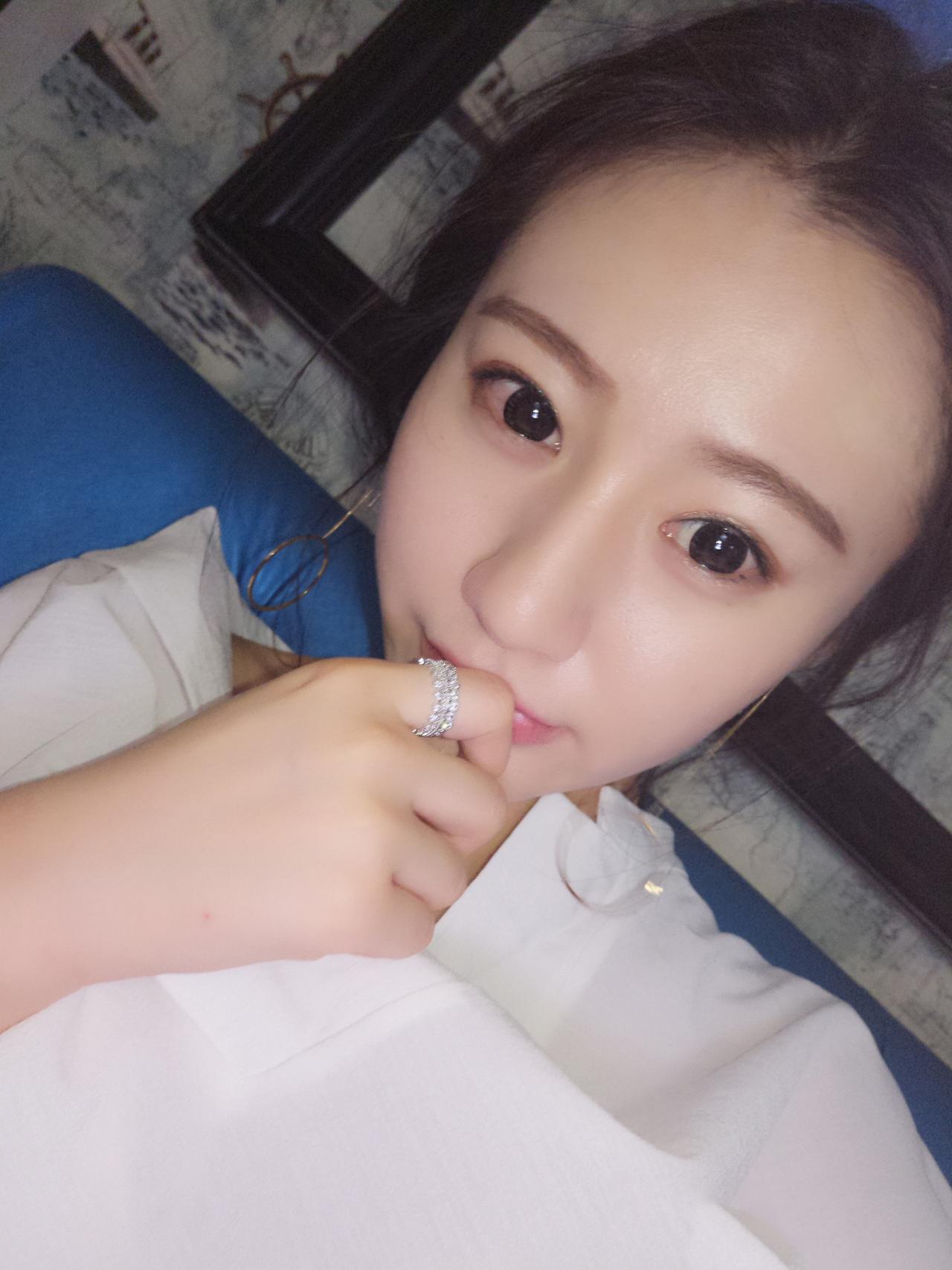 崩溃了！老妈来家里搞卫生翻到问我是什么…崩溃了！！！！！周五老妈白天来搞卫生