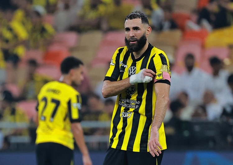 现年薪1亿! 多家媒体: 本泽马收到侮辱性续约报价, 已无限期罢赛