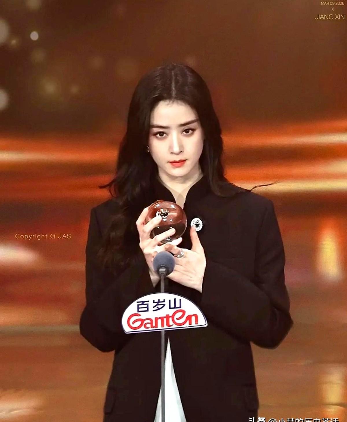 蒋欣这状态也太狠了吧？！真不是盖的，她靠“16+8”间歇断食法坚持了三年多，