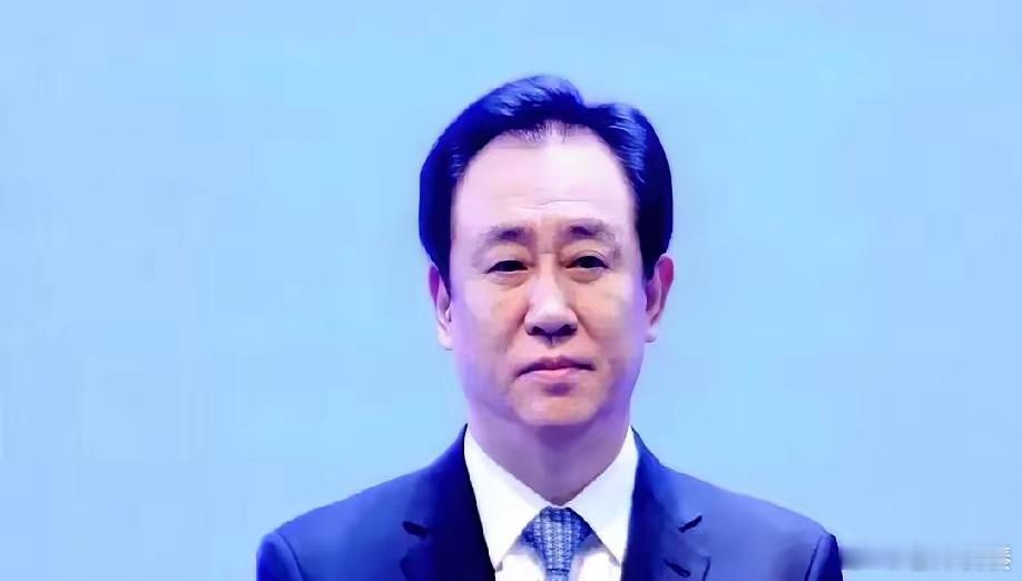许家印要是在巅峰时期的2017年左右，把楼和地都高价卖掉，还掉所有债，不搞足球，