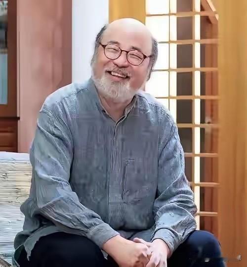 现在艺术圈有这么一桩丑事：出了一堆专门靠丑化中国人吃饭的所谓“艺术家”，把中国人