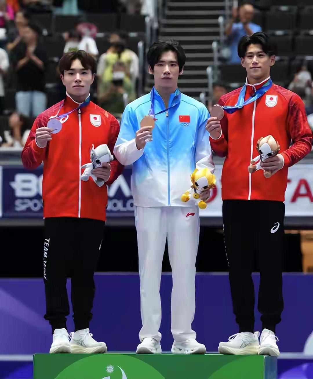 现役男子体操3大全能王竟然没有1人实现全满贯。张博恒拿过2个世锦赛冠军和2个亚