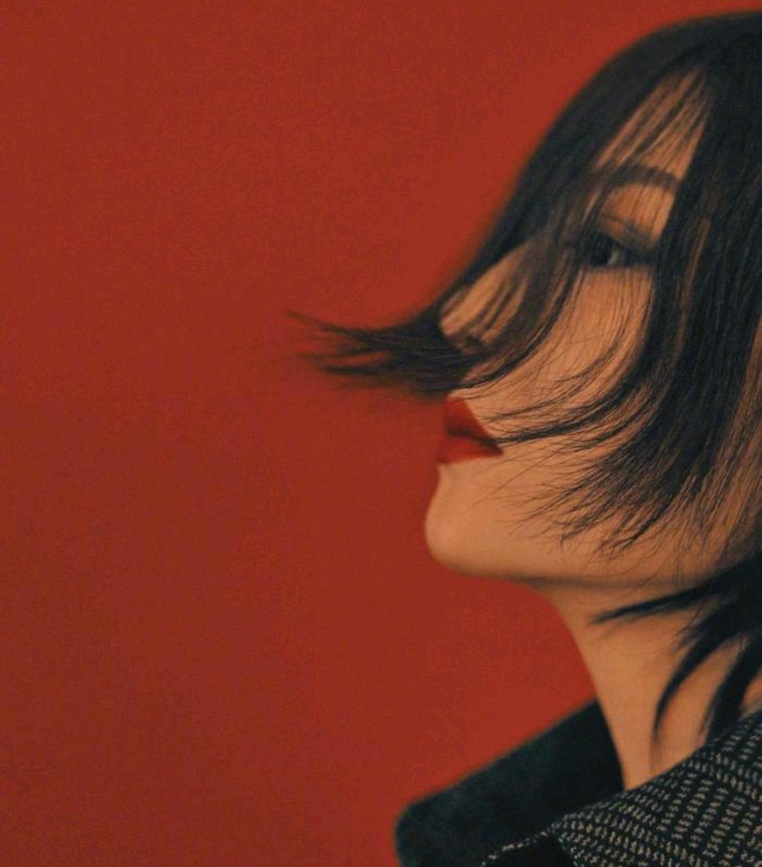 你发现没有，有些人就算消失好几年，一有动静还是能引起一堆人围观。赵薇50岁生