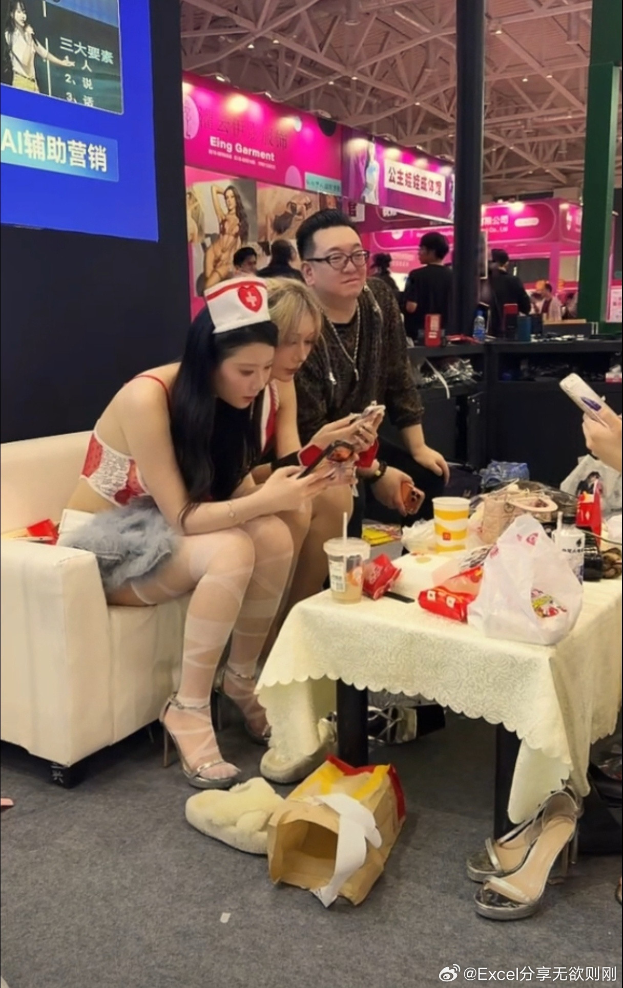 顺义车展面试开始了，车模：刘思桐，参展：蔚来：ES8亮相。【E1-20】小鹏汇天