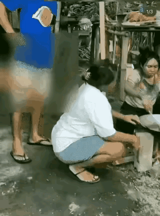 开玩笑的这个人，把玩笑开大了，这个受到伤害的人，应该对他追责，估计情况他是逃脱不