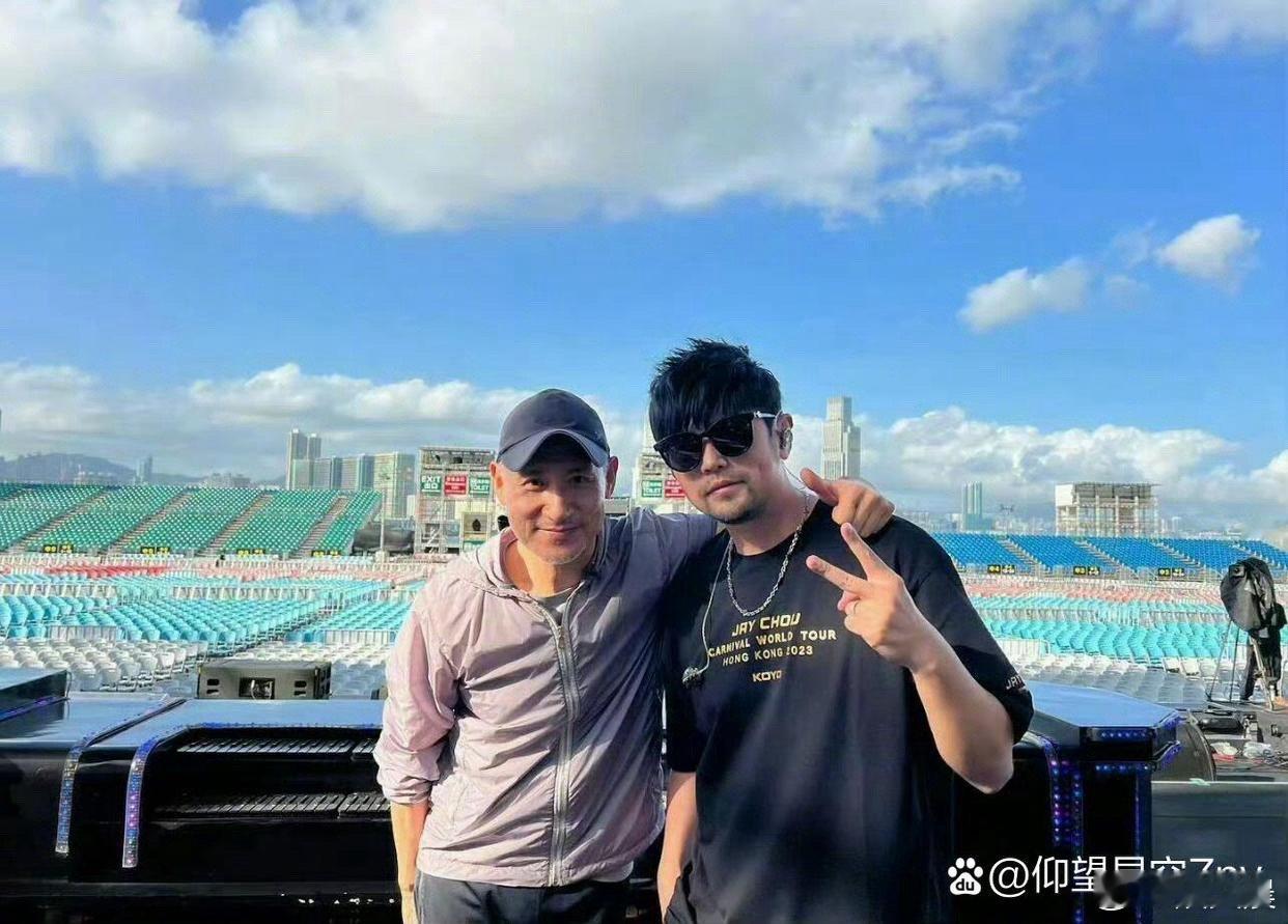 一晃二十年！回看二十年前的周杰伦与张学友，再看如今的二人，时光沉淀更有味道