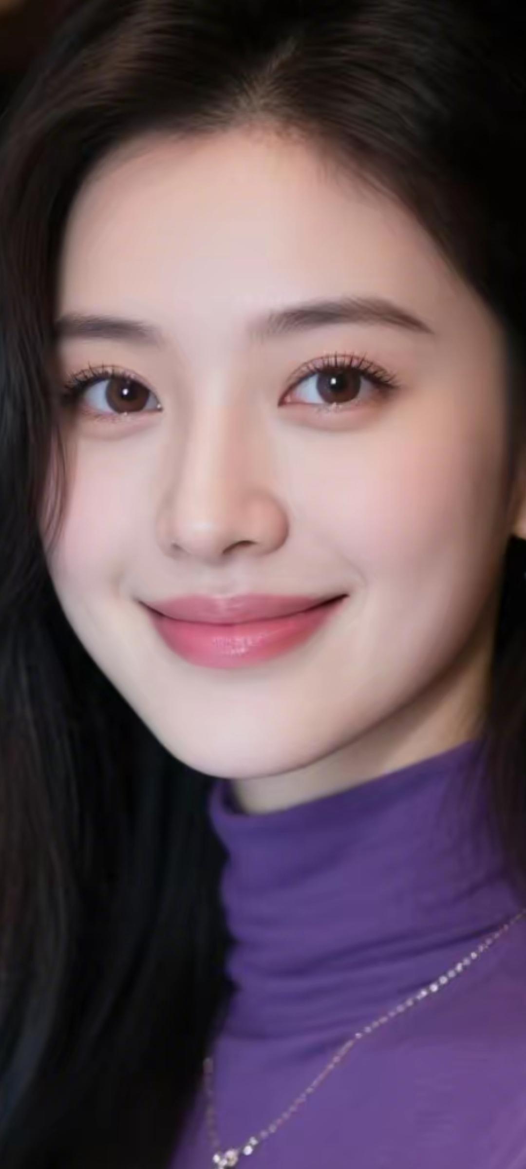 温柔微笑，紫色毛衣，少女心满满的一天💖