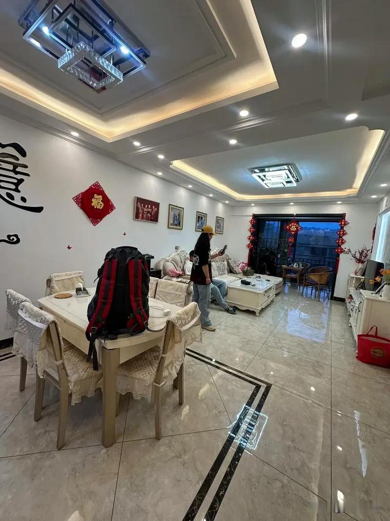 人生短短几十年不必一味等待，如今全网都看淡楼市行情，所有人都劝千万别买房，