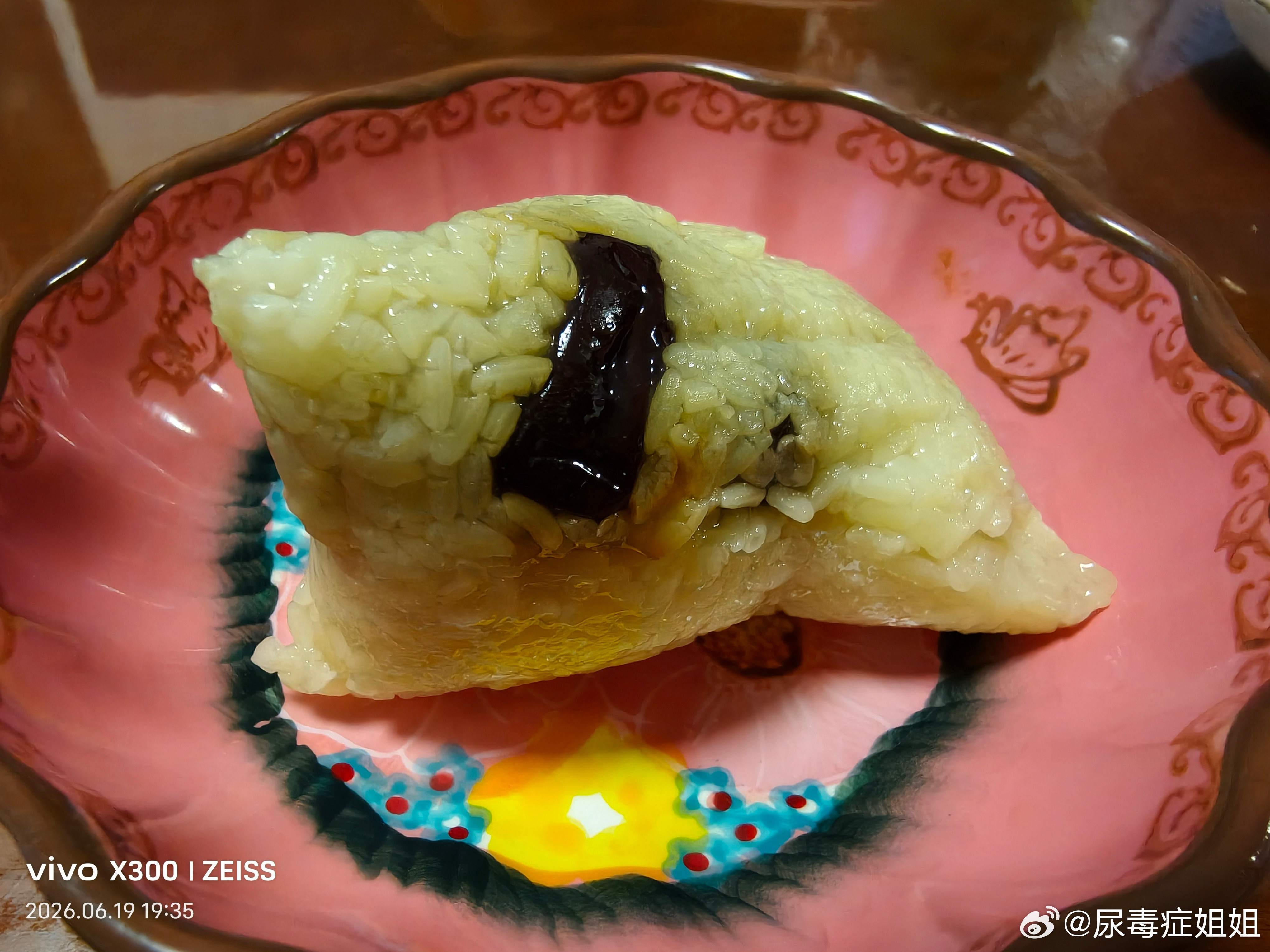 大姨家表妹从国外回来了，她的孩子放暑假了，他们全家回国来过暑假。他们一回来，大姨