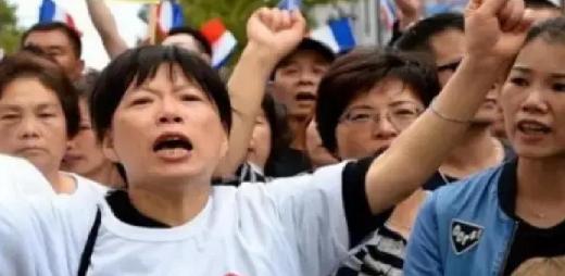 就在刚刚 日本政府突然宣布了 今天在东京，高市早苗在国会答辩把台湾议题说