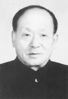 1957年，毛泽东到武汉视察，问及老部下王盛荣的近况，湖北当地领导却答不上来。派