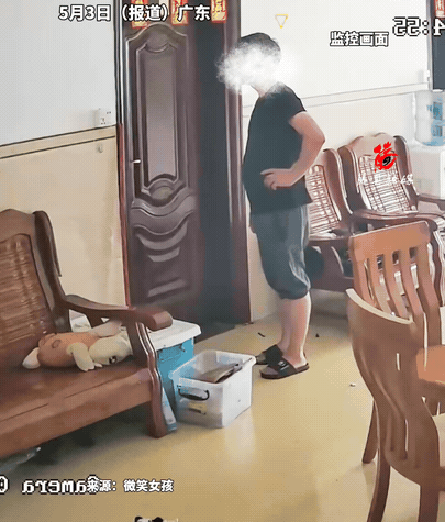 “忍无可忍无须再忍！”广东，一女生耍脾气摔门进卧室竟反锁房门，父亲叫她开门，她就