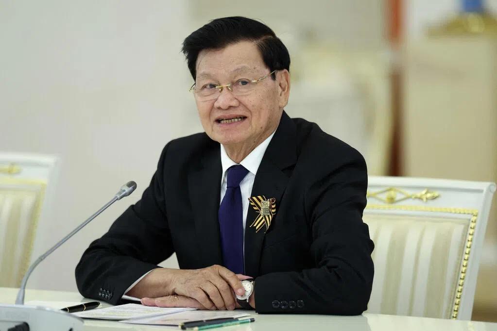 今天4日，正在中国进行国事访问的老挝主席通伦参访了中央党校（国家行政学院）。不过