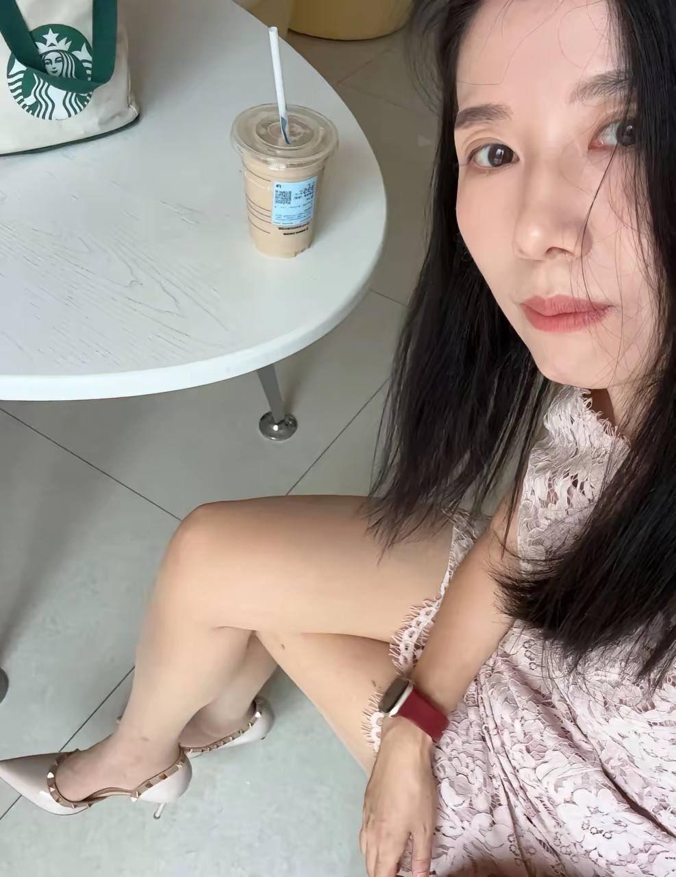 突然后悔自己当初为什么没有选择去当老师，她们的寒暑假加一起有三个月呢，而且都是带