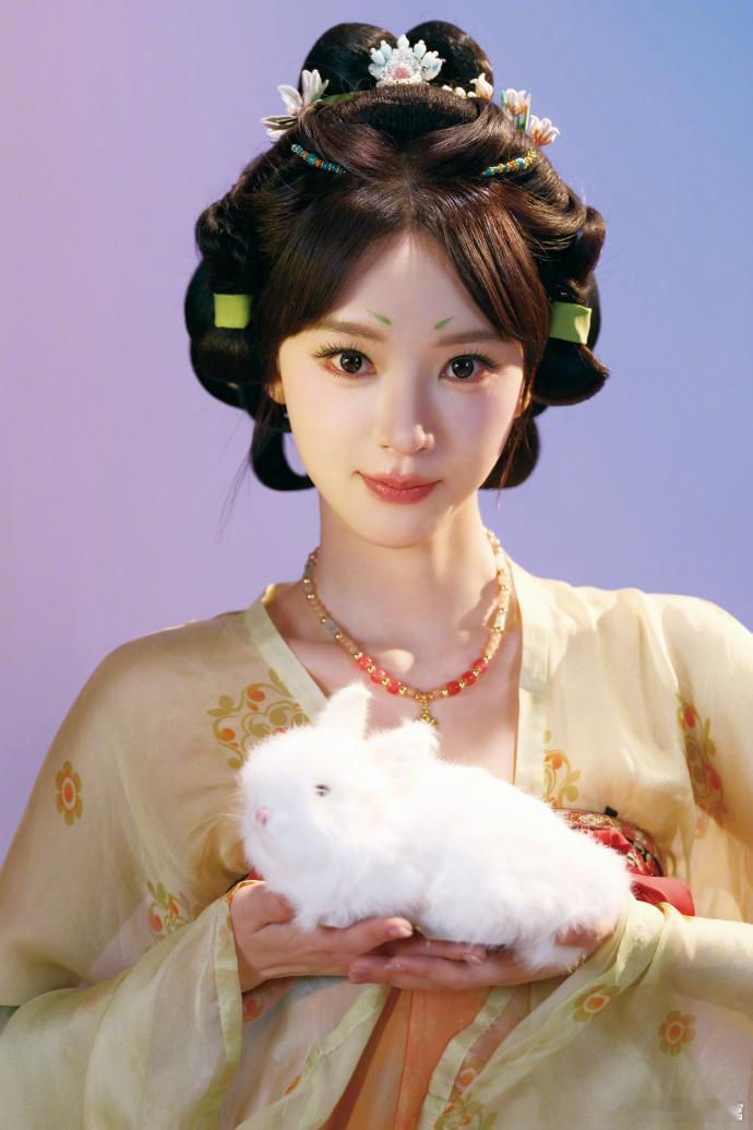 黄灿灿妈妈对黄灿灿有强烈的亏欠感我家那闺女单亲妈妈总觉得亏欠女儿，女儿总觉得没
