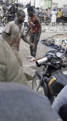 有钱了，买块好板子[呲牙笑]